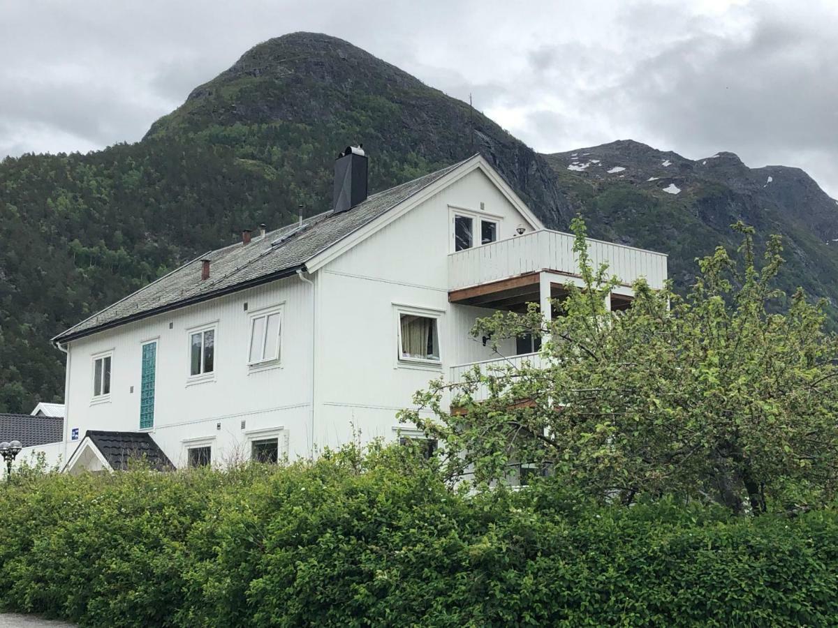 Andalsnes Gustehouse Appartement Buitenkant foto